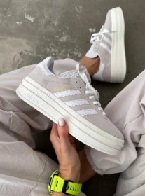 حذاء Adidas